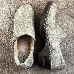 BOC by Born Alegria Patterned Clogs, Tan & Brown [Size 8.5]